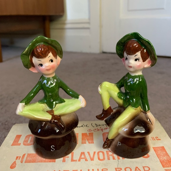 Vintage 1950s 1960s Enesco Elf and Mushroom Salt and Pepper Shaker - Picture 2 of 7